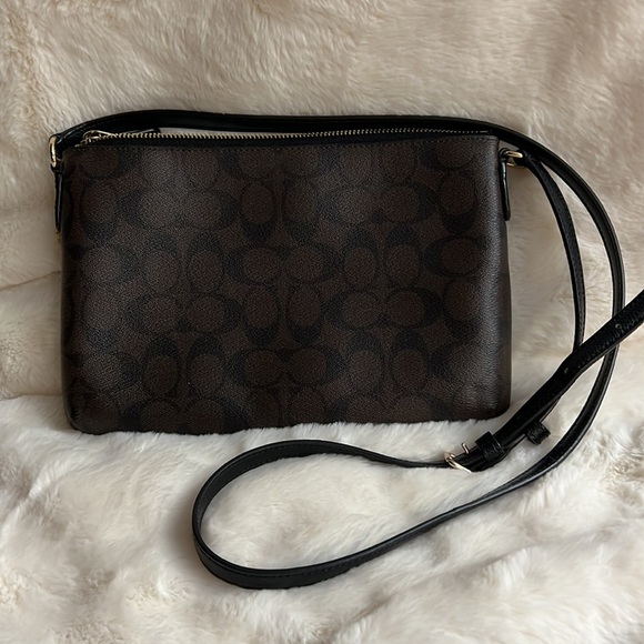 Coach crossbody in Signature canvas - Picture 3 of 14